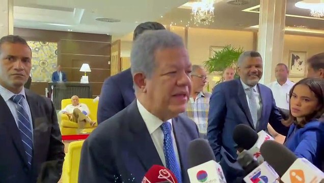 Leonel Fernández deploró muerte de 34 niños en la Maternidad Los Mina