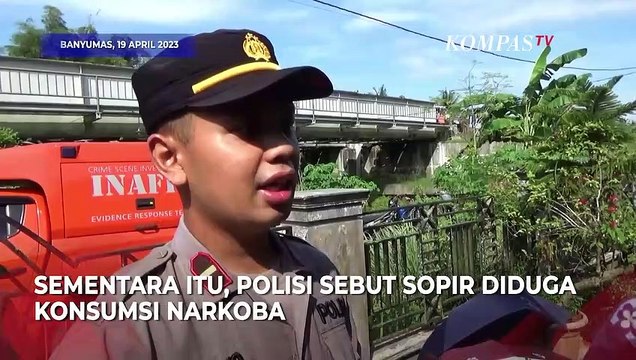 Penampakan Mobil Fortuner Nyangkut di Rel Kereta Api Banyumas, Dievakuasi 5 Jam!