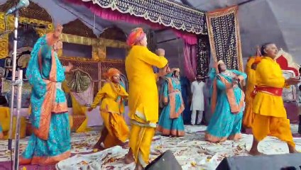 लठ मार होली ने श्रद्धालुओं का मन मोहा