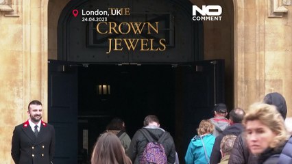 Fesch für Charles: "Beefeater" am Tower of London glänzen in neuer Uniform