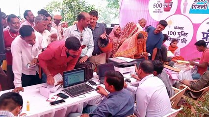 राहत की उम्मीद में उमड़ी भीड़, अव्यवस्थाओं से आहत