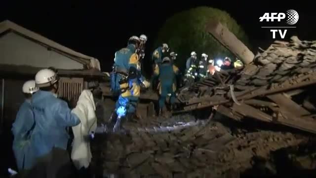 Rescatan bebé de 8 meses de los escombros tras sismos en Japón