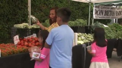 Frutas y verduras con receta, la estrategia para mejorar la alimentación de los latinos en EE.UU.