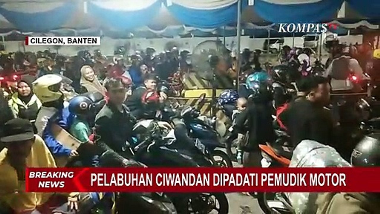 Padat! Pemudik Motor Rela Antre Masuk Kapal Roro di Pelabuhan Ciwandan | 20 April 2023