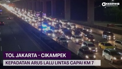Arus Lalu Lintas Jelang Tol Layang MBZ Padat Merayap