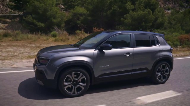 Jeep® Avenger Driving Video in Grey