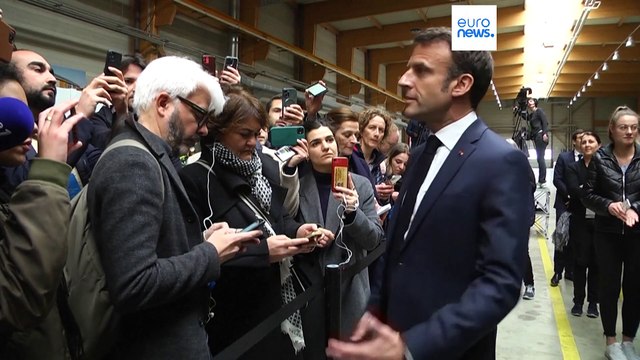 Макрон отправился лично успокаивать французов