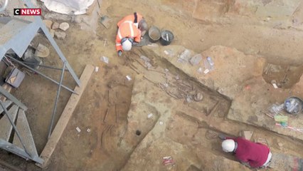 Paris : la découverte stupéfiante d’une nécropole antique sur le chantier du RER B
