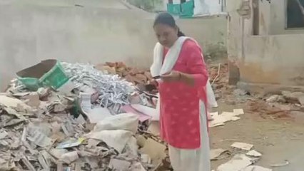 कटनी: पशु चिकित्सा विभाग में हुई बड़ी लापरवाही, बिना सूचना के फेकी लाखों की दवा