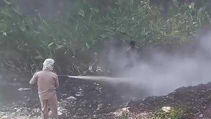 मुंगेर: किला मुख्य द्वार के पास कूड़े में लगी भीषण आग, फायर ब्रिगेड की टीम मौके पर पहुंची