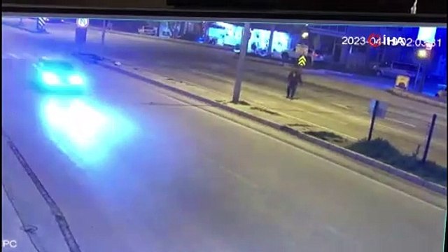 Korkunç kaza kamerada! Metrelerce uzağa savruldu