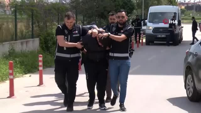 Silah kaçakçılığında kızını da kullanan babaya operasyon: 30 adet tabanca ele geçirildi