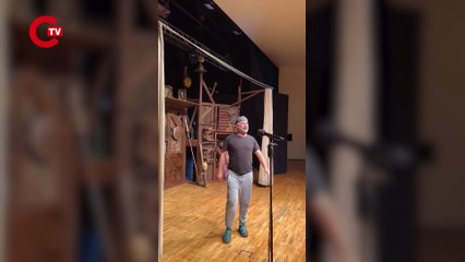 Şevket Çoruh'tan gazeteci Serdar Akinan'a destek: Sahneden seslendi...