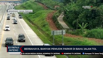 Berbahaya, Banyak Pemudik Parkir di Bahu Jalan Tol
