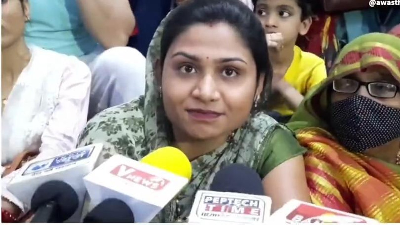 छतरपुर: जिला अस्पताल में मेडिकल चेकअप ना होने से नवनियुक्त शिक्षक बैठे धरने पर