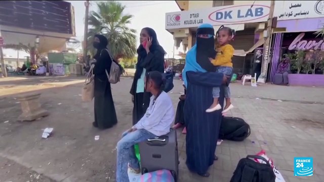 Soudan : face aux combats incessants, des milliers de civils fuient Khartoum
