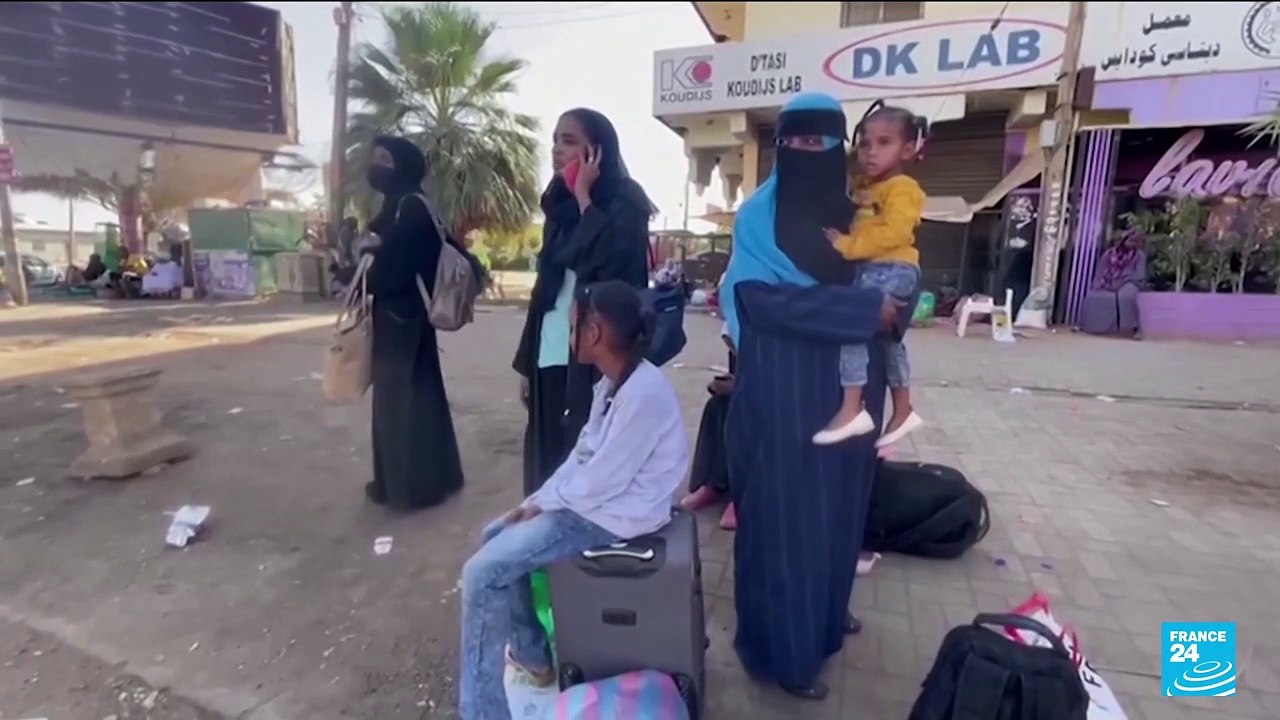 Soudan : face aux combats incessants, des milliers de civils fuient Khartoum