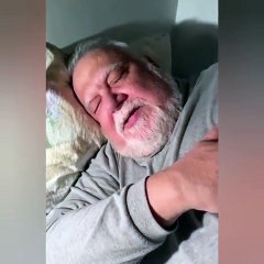 Hastalanıp yatağa düşen ateist Celal: İnşallah çabuk geçer