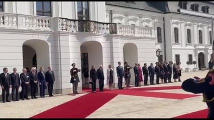 Mattarella accolto al Palazzo presidenziale a Bratislava