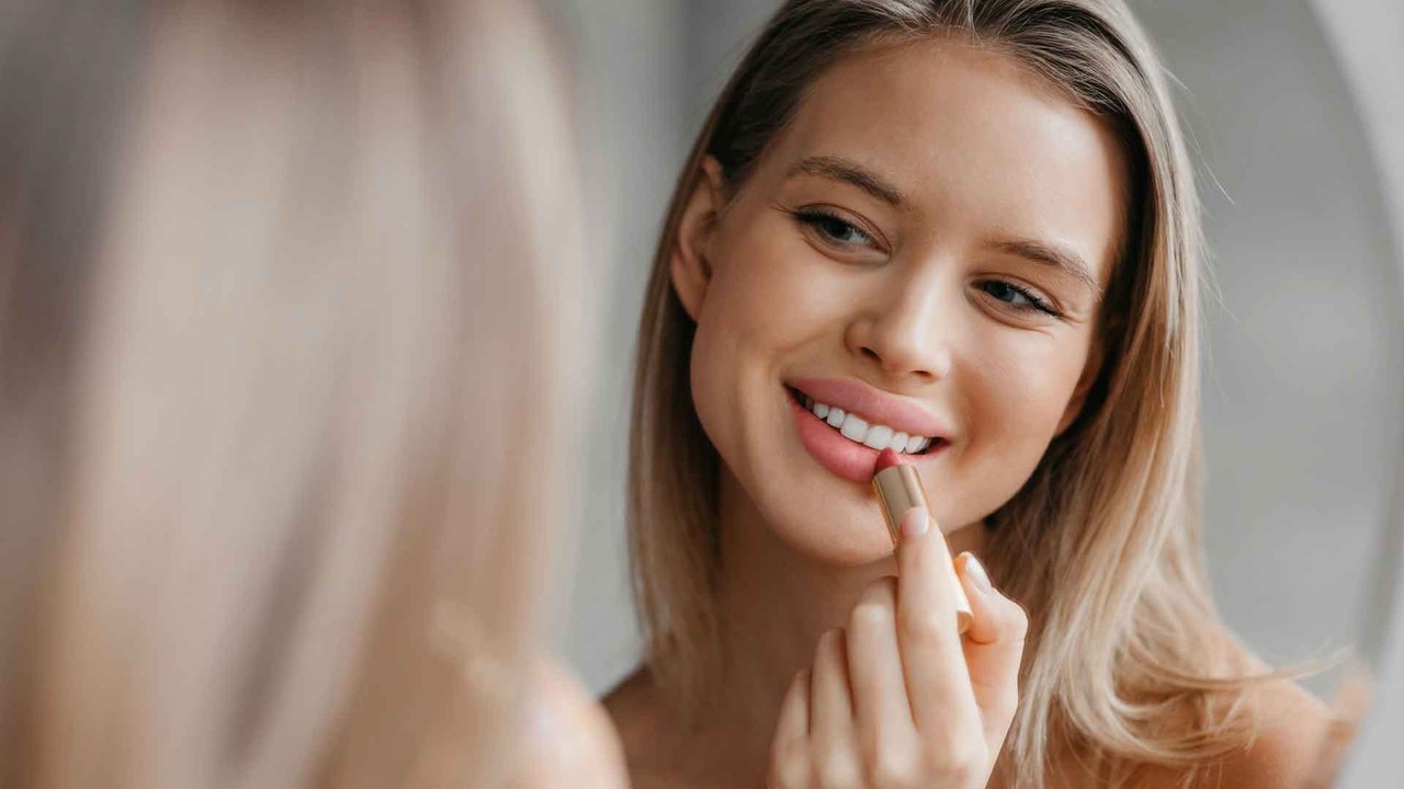 Laut Studie: Diese Lippenstiftfarbe lässt dich jünger aussehen