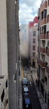 Alertan de un incendio en un edificio en pleno centro de Santa Cruz de Tenerife