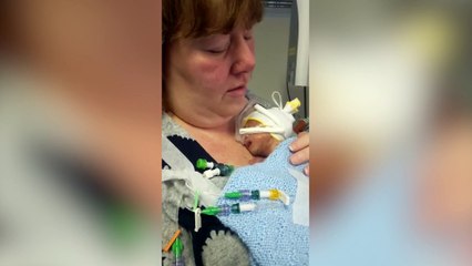 Baby born 12 weeks early fit entirely in his dad's hands