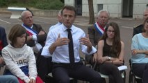 Salaires des enseignants : Macron annonce une hausse de « 100 et 230 euros net » par mois