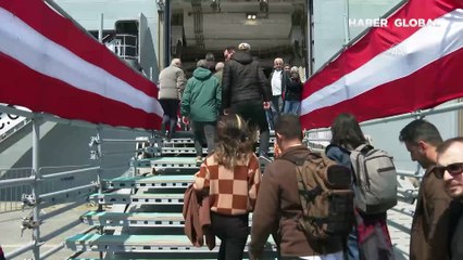 TCG Anadolu için metrelerce kuyruk oluştu