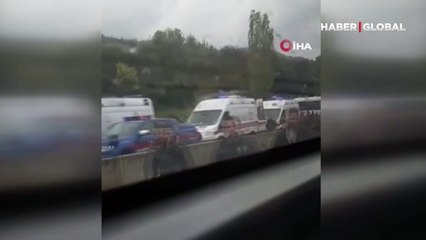 İşçileri taşıyan servis bariyerlere çarptı: 2 ölü, 8 yaralı
