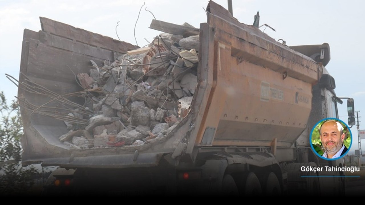 Hatay Barosu’na bağlı avukatlar, molozun yaşam alanlarına, okulların, akarsuların yanı başına döküldüğünü tespit edip harekete geçti: “İşlem yapın, yürütmeyi durdurun”