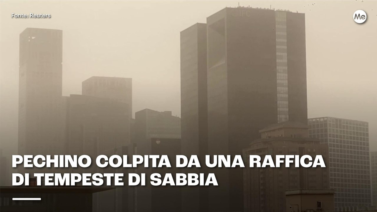 Guarda Pechino colpita da una raffica di tempeste di sabbia