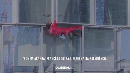 ''Homem-aranha'' francês contra a reforma da Previdência