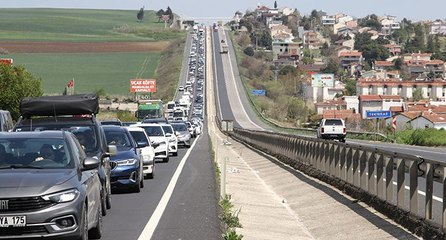 Tekirdağ-İstanbul kara yolunda bayram tatili yoğunluğu