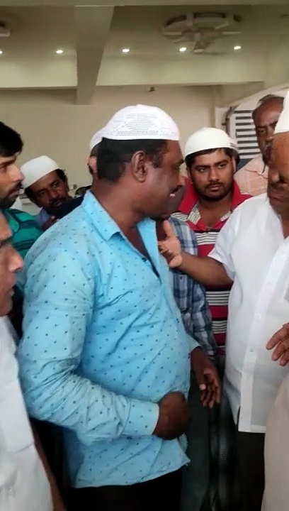 Viral video : இஸ்லாமியர்களுடன் அழுதபடி உரையாடிய கர்நாடக முன்னாள் சபாநாயகர் ரமேஷ்குமார்!