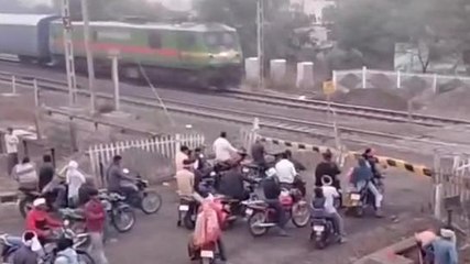 छिंदवाड़ा: चलती ट्रेन से गिरा युवक, गंभीर रूप से घायल