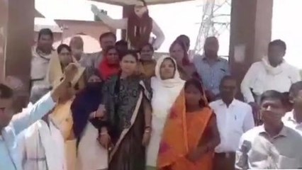 बेगूसराय: पंचायत समिति की बैठक का बहिष्कार कर सदस्यों ने की जमकर नारेबाजी