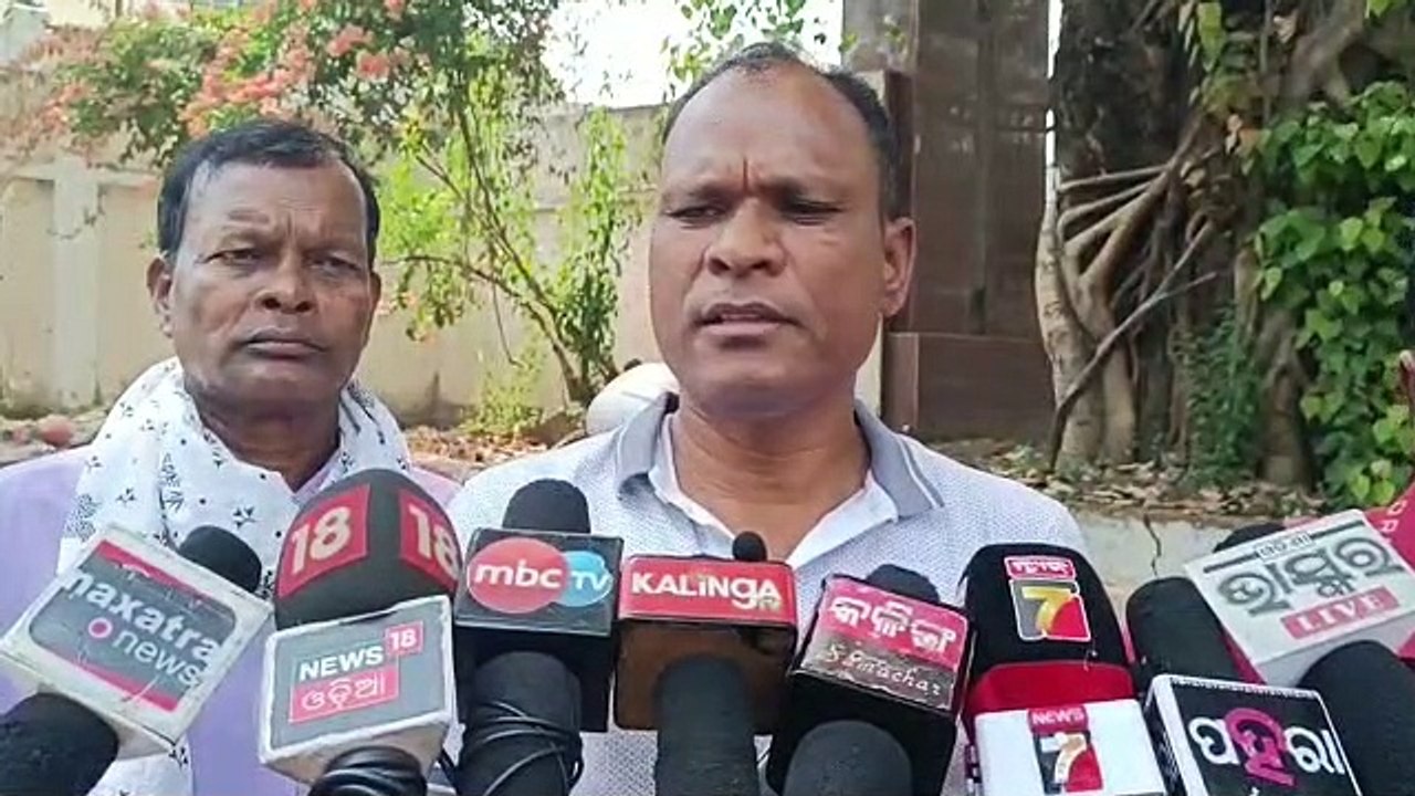 ଜିଲ୍ଲାପାଳ ମହାଶୟା ଆଦିବାସୀ ପଡ଼ାରେ ଗାଁ ଗାଁ ବୁଲିଲେ ସମ୍ବଲପୁରରେ ଶାନ୍ତି ଫେରି ଆସିବ