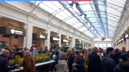 Reggio Emilia, un fiume di gente all'inaugurazione del nuovo mercato coperto