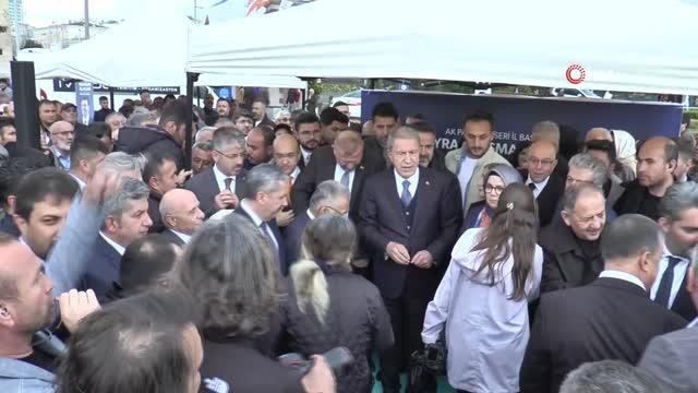 Bakan Akar: Vatandaşlarımızın terörle arasında mesafe olmayanlarla aralarına mesafe koyması lazım
