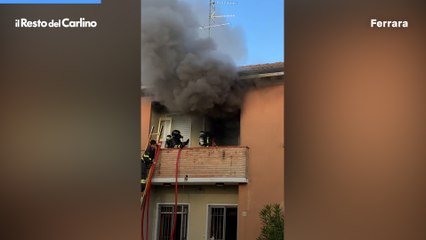Incendio in casa a Ferrara, salvati da un carabiniere