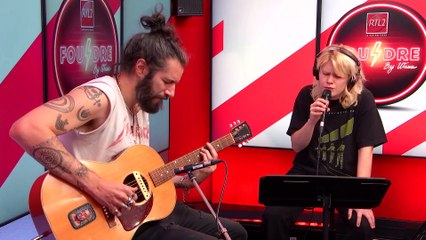 Zaho de Sagazan et Waxx interprètent "Comme un boomerang" en live dans Foudre