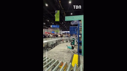 Un robot s'effondre de fatigue en pleine exposition (vidéo)