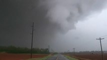 Un tornado deja dos muertos y destruye casas y carreteras en Oklahoma