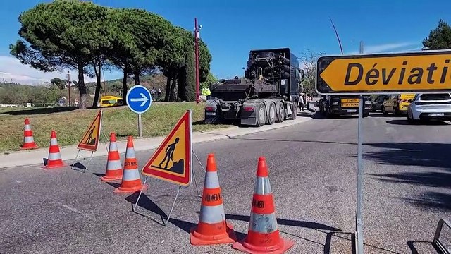 Le convoi exceptionnel bloqué sur le rond-point Coca-Cola sur la RD113 est dégagé