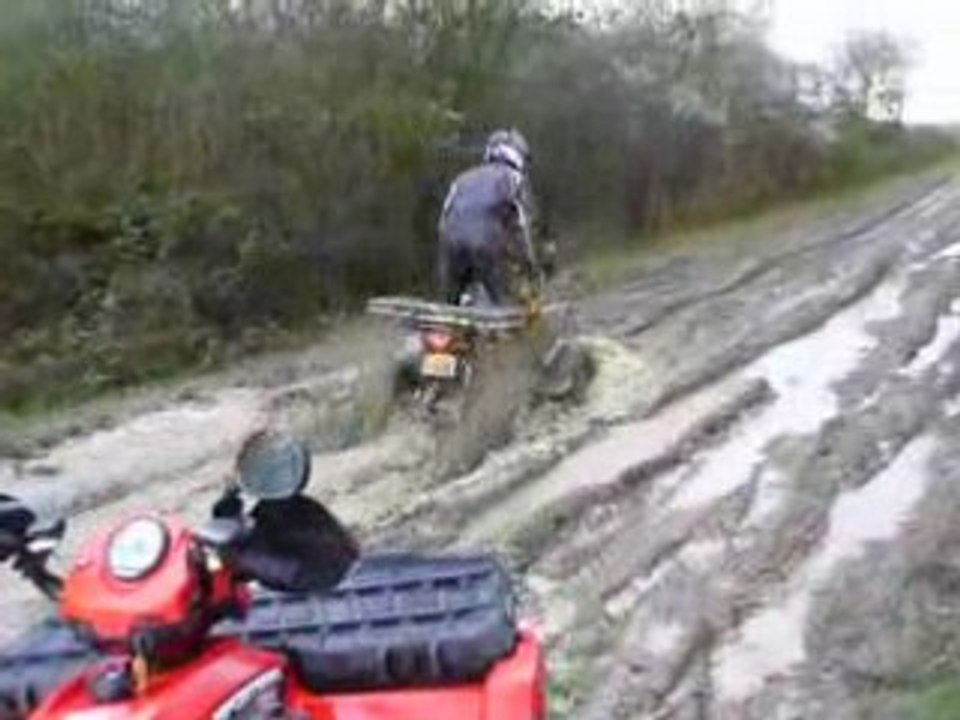 Quad Kymco KXR 250 ds la boue