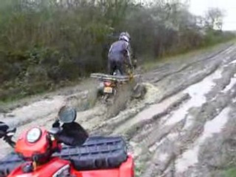 Quad Kymco KXR 250 ds la boue