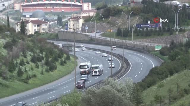 TEM Otoyolu Kocaeli geçişinde bayram trafiği akıcı seyrediyor