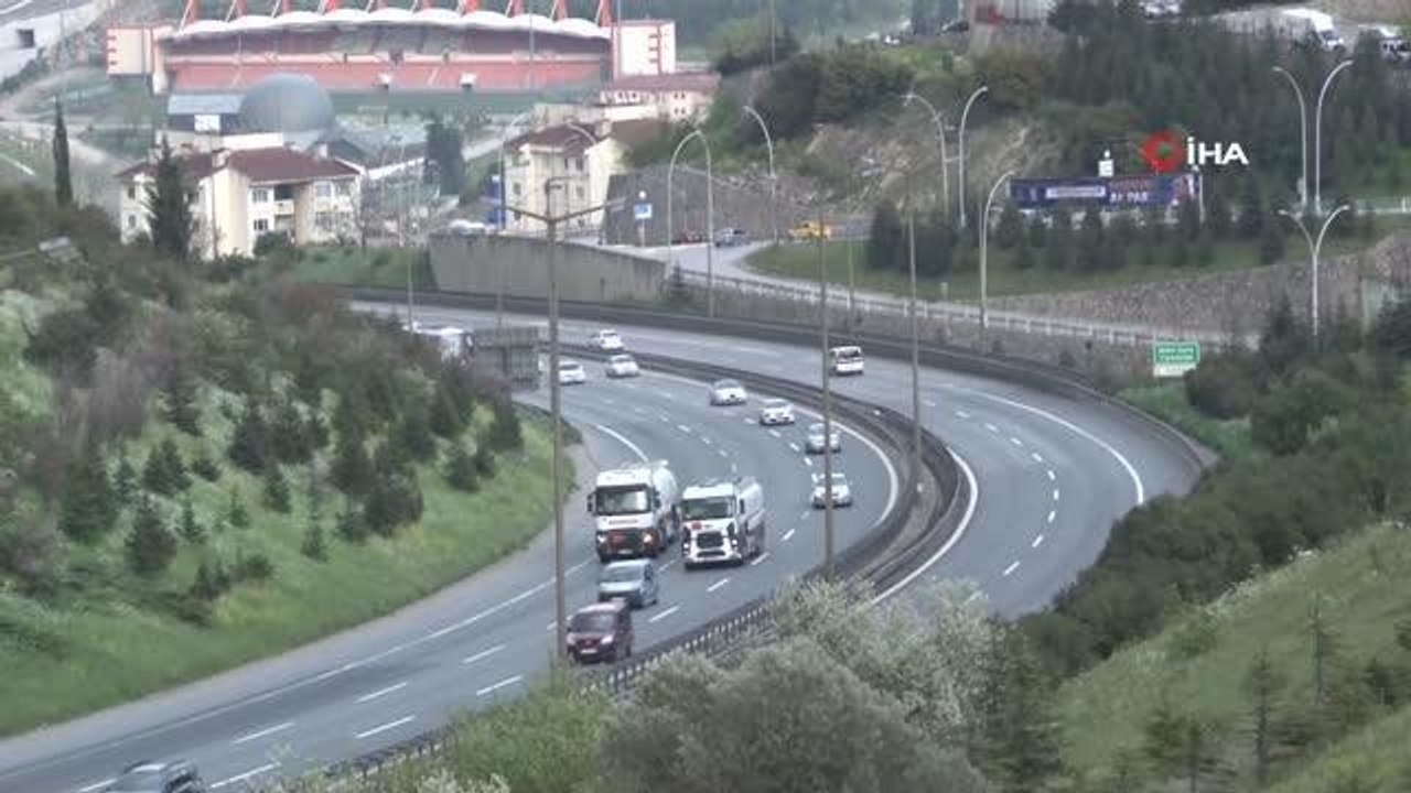 TEM Otoyolu Kocaeli geçişinde bayram trafiği akıcı seyrediyor