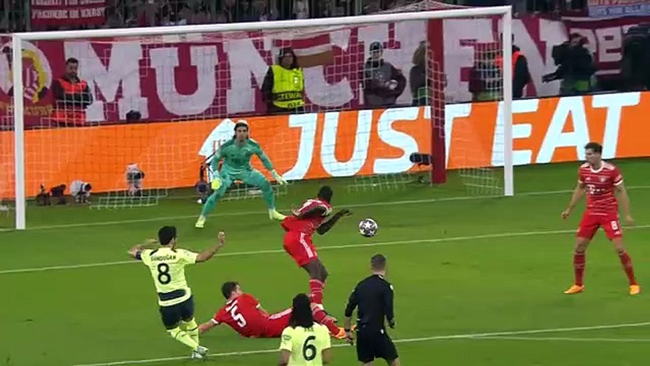 Bayern_Munich_v_Man_...lights