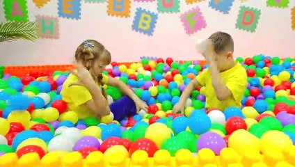 Diana and Roma Play ABC Game  with Oliver